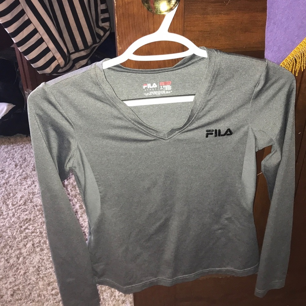 grey fila shirt